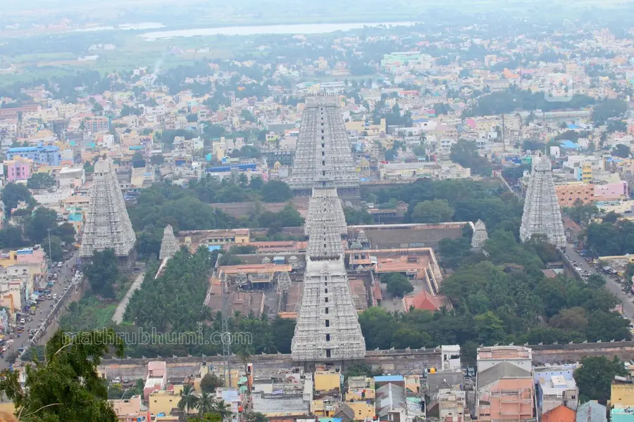 Arunachaleswarar Temple, Thiruvannamalai, Tamil Nadu - a view from Arunachalam hills Read more at: https://english.mathrubhumi.com/news/india/tiruvannamalai-mahadeepam-festival-karthigai-deepam