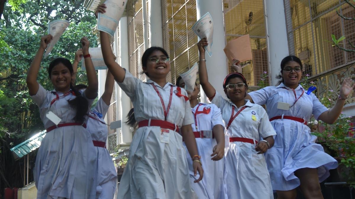 West Bengal declares the results of Madhyamik Pariksha, the pass percentage is 86.83%.